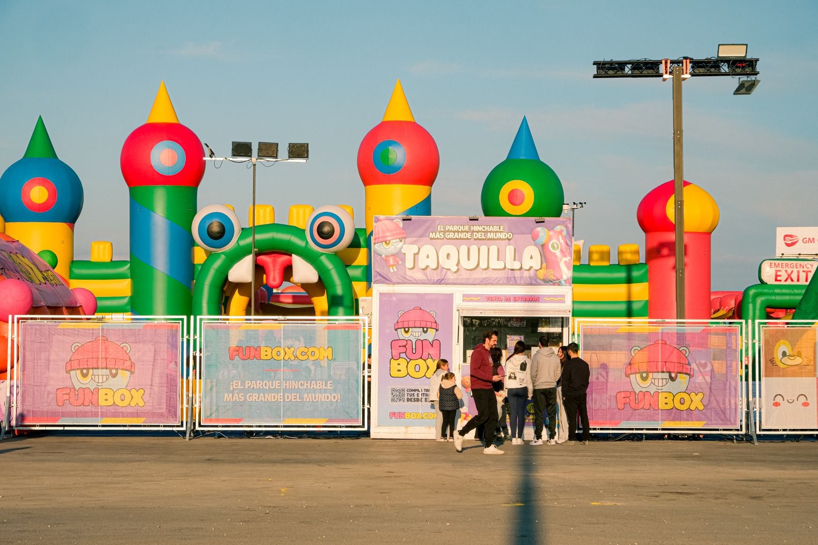El parque hinchable más grande del mundo ya está en Alicante