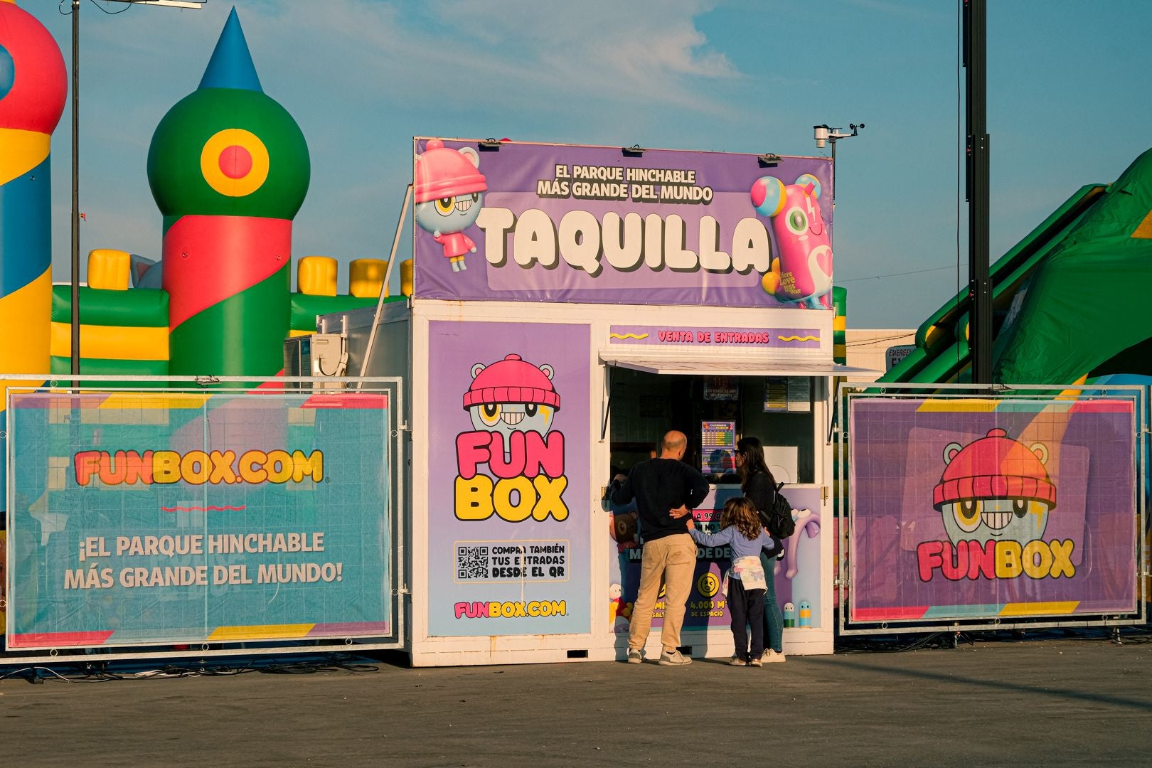 El parque hinchable más grande del mundo ya está en Alicante