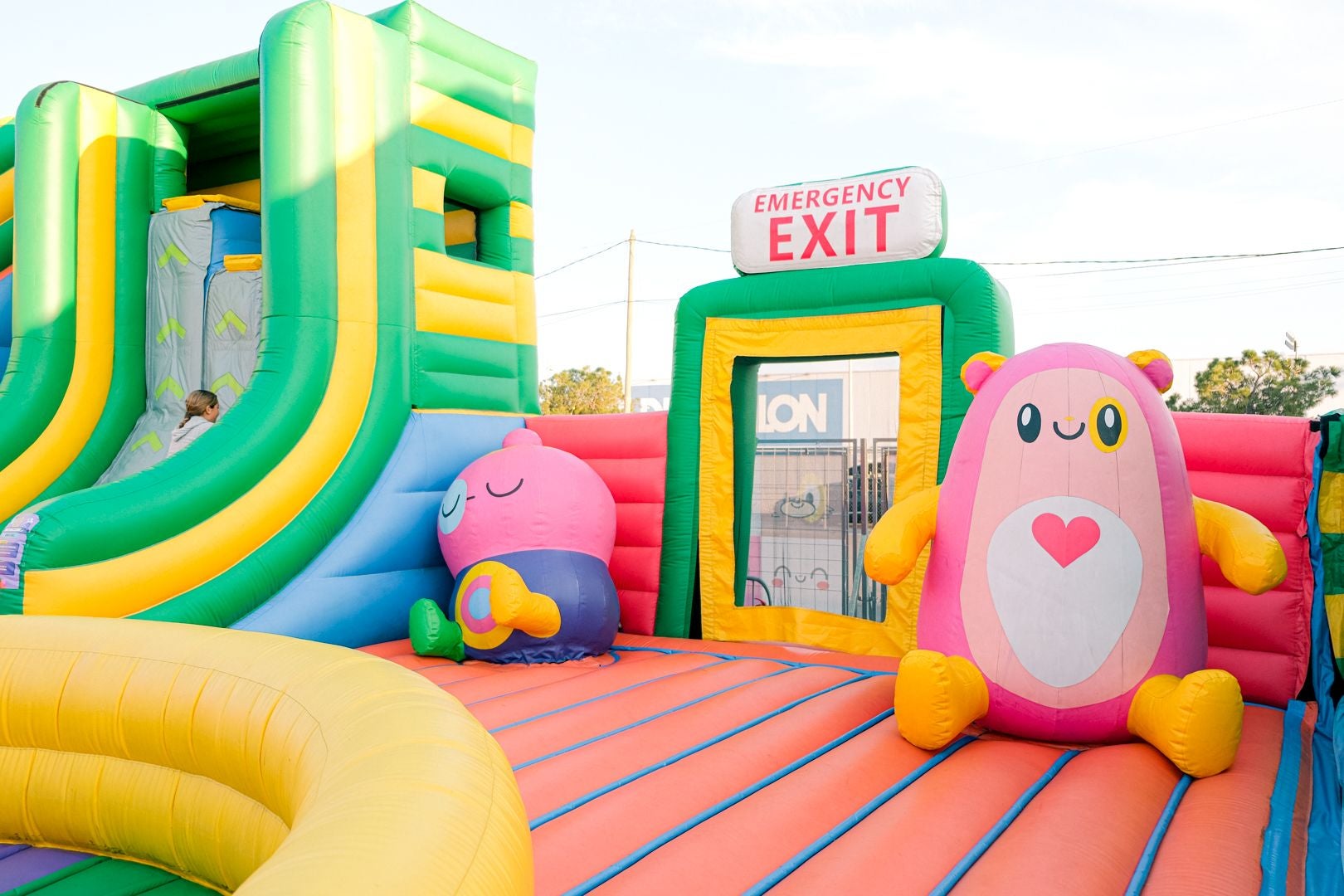 El parque hinchable más grande del mundo ya está en Alicante