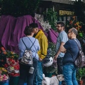 Los puestos de flores del Mercado Central abren todo el día para celebrar San Valentín