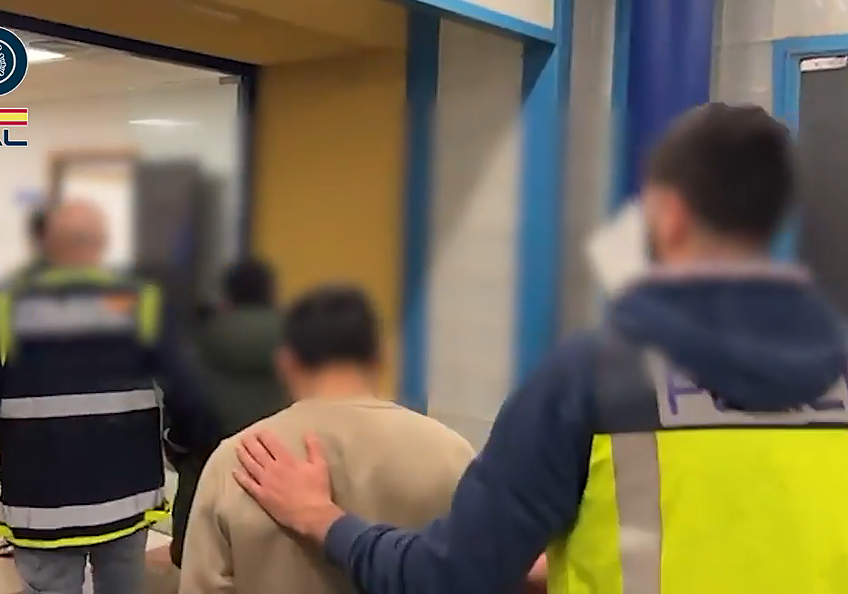 Imágenes de la Policía con los arrestados.