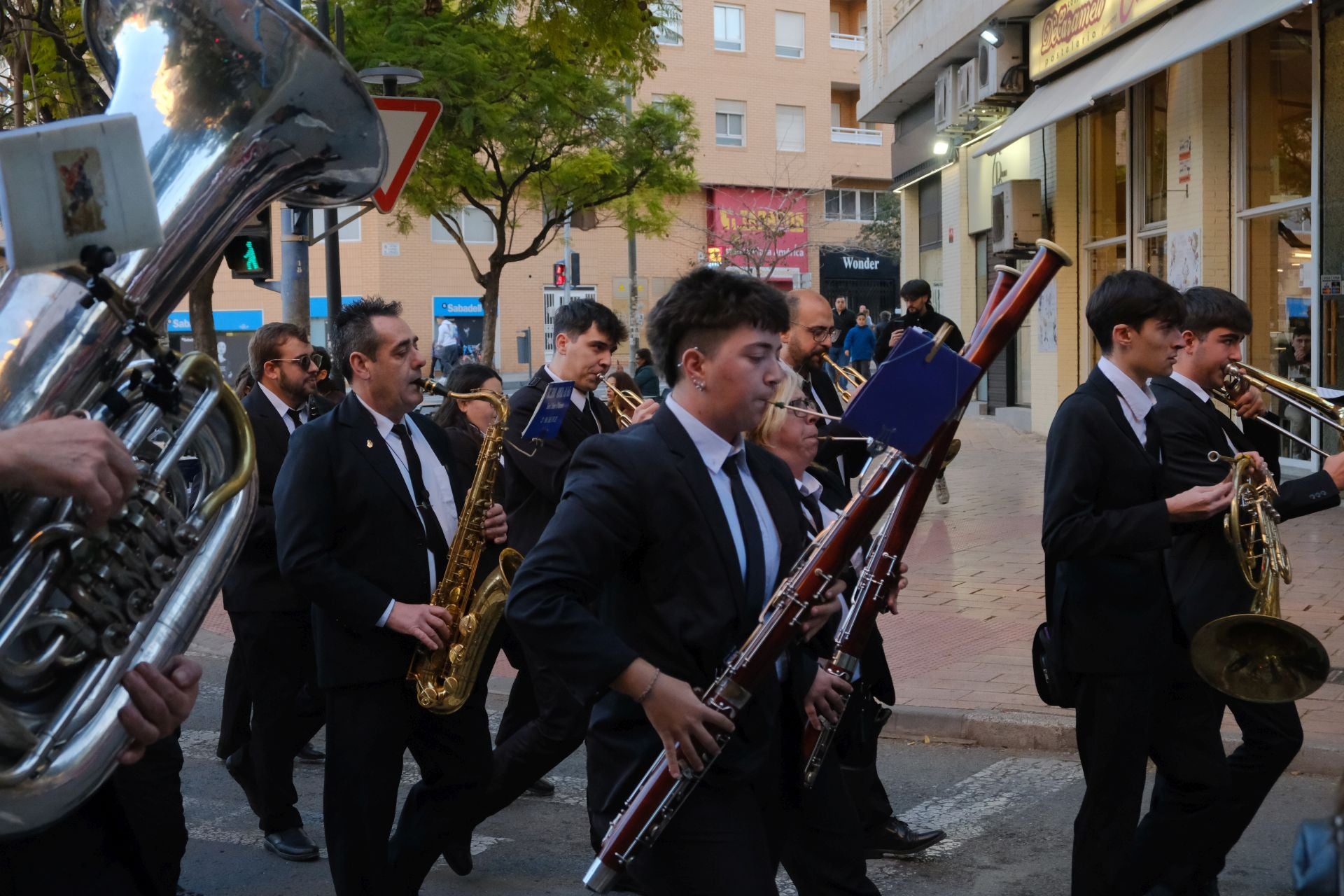 El desfile de Mig Any de los Moros y Cristianos de Altozano, en imágenes