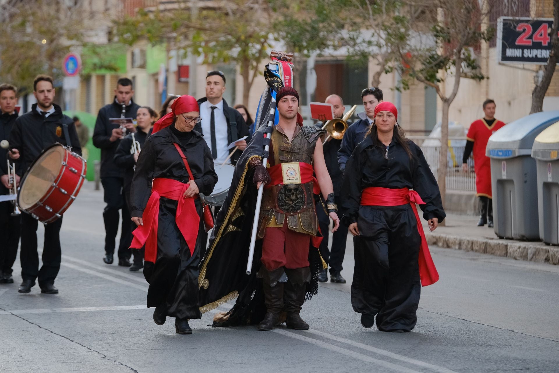 El desfile de Mig Any de los Moros y Cristianos de Altozano, en imágenes