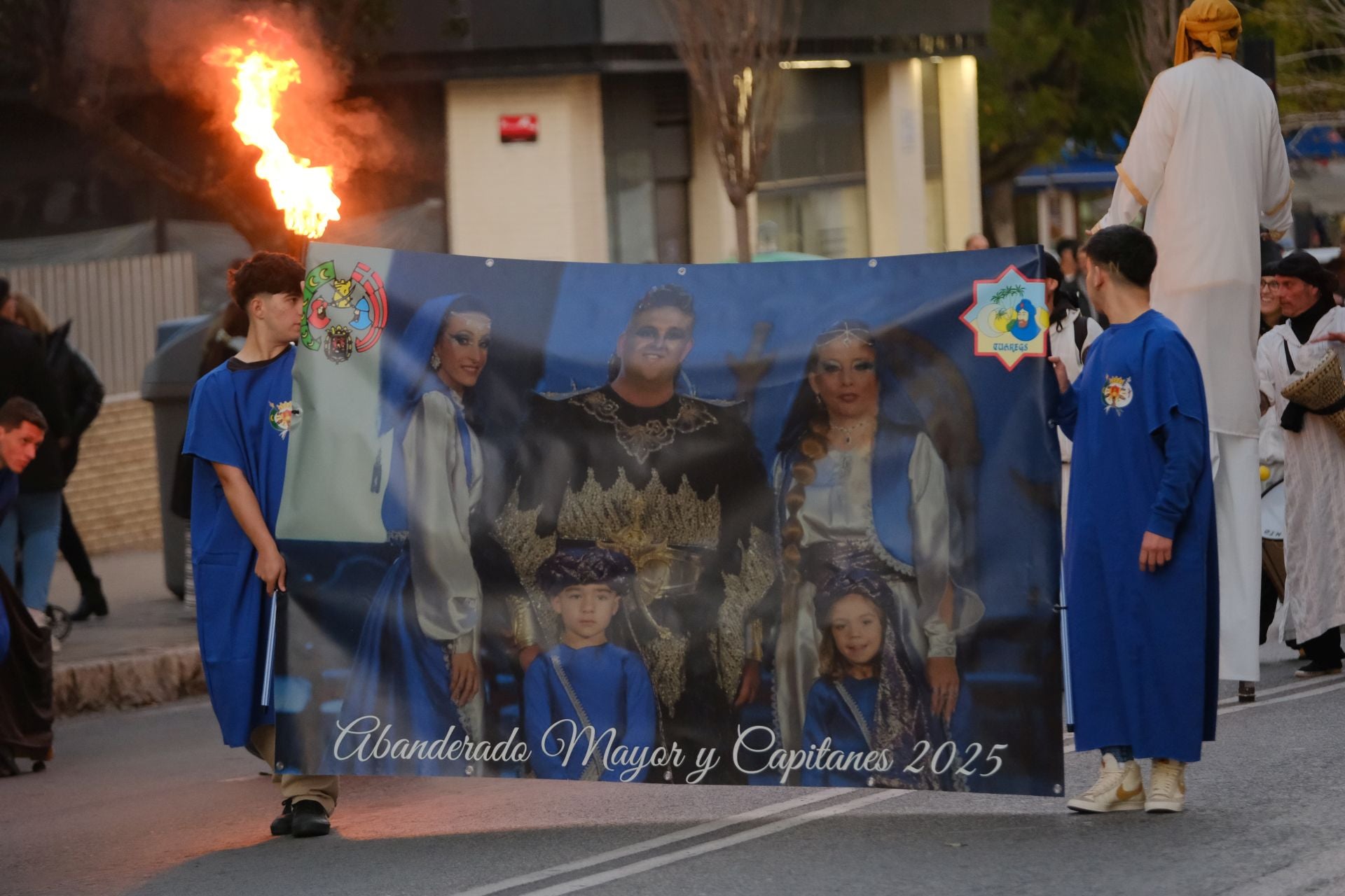 El desfile de Mig Any de los Moros y Cristianos de Altozano, en imágenes