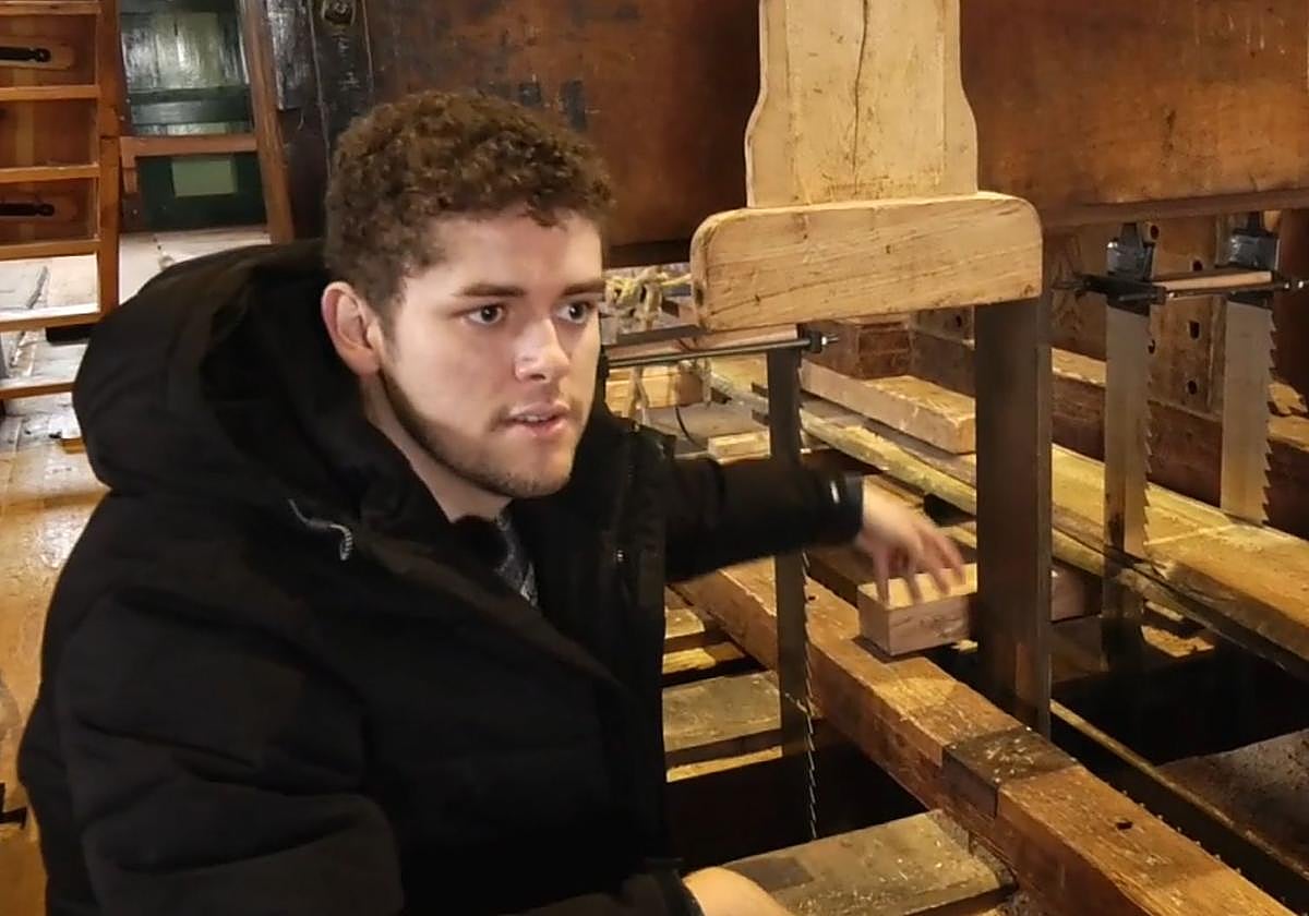 Carlos Díez, de Elche, lleva un año y medio viviendo en Zaanse Schans.