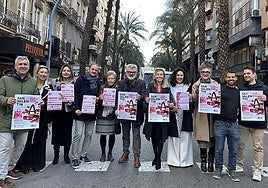 Comerciantes, hosteleros y hoteles presentan la campaña de San Valentín con la edil Lidia López.