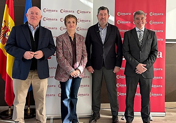 El presidente de la CEV en Alicante, Joaquín Pérez; la consellera de Innovación, Marián Cano; el presidente de Cámara Orihuela, Mario Martínez, y el alcalde de Orihuela, Pepe Vegara.