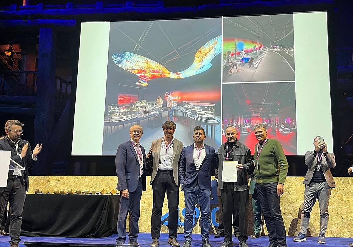 El director del MARQ, Manuel Olcina, el gerente de la Fundación CV MARQ, José Alberto Cortés, y el arquitecto responsable del diseño expositivo Ángel Rocamora.