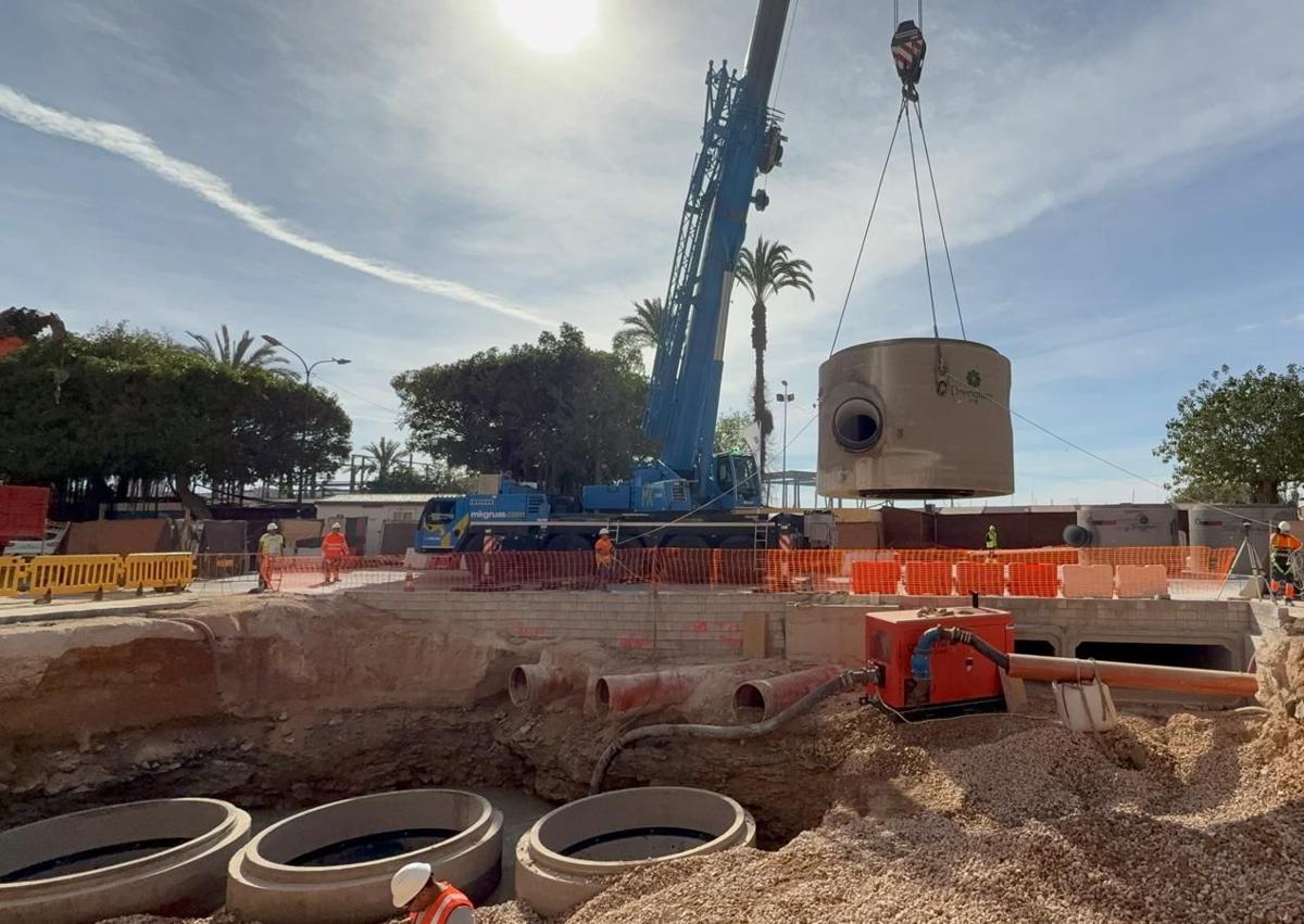 Imagen secundaria 1 - El pionero proyecto de Torrevieja que evitará el vertido de material contaminado arrastrado por la lluvia al mar