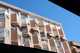 Imagen de un bloque de viviendas en la ciudad de Alicante.