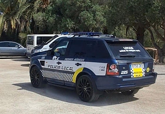 Coche patrulla de la Policía Local de Elche, en imagen de archivo.