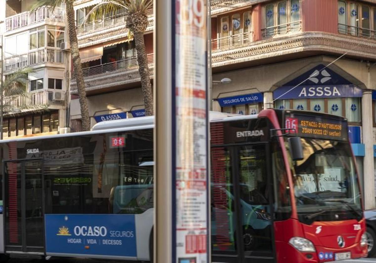 Urban bus passing through Alfonso el Sabio.