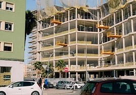 Vehículos en el barrio de Princesa Mercedes.