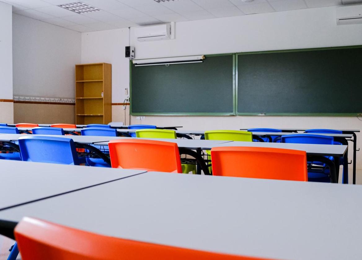 Imagen de un aula vacía.