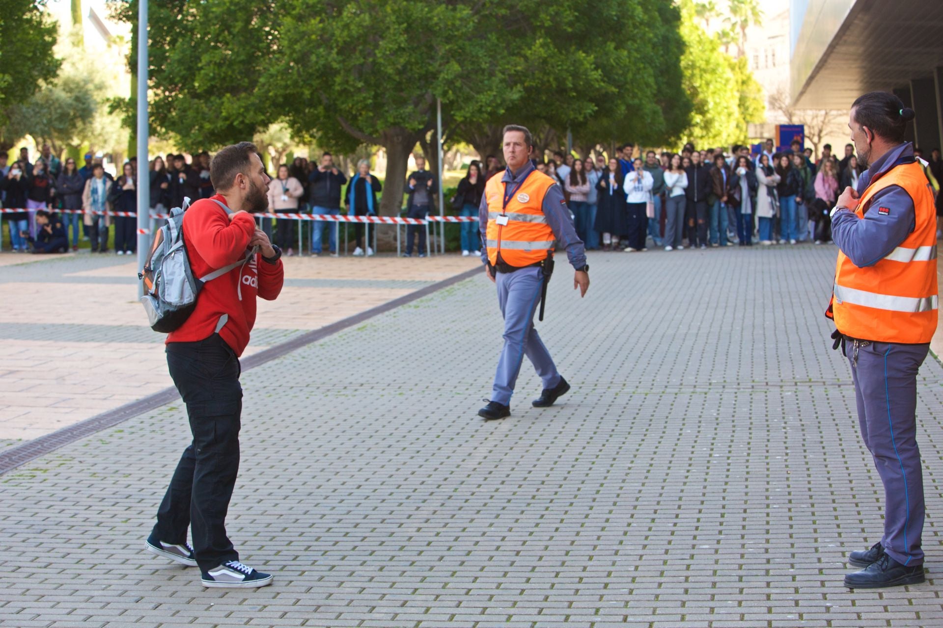 El macrosimulacro de la UA con la Policía Nacional, en imágenes