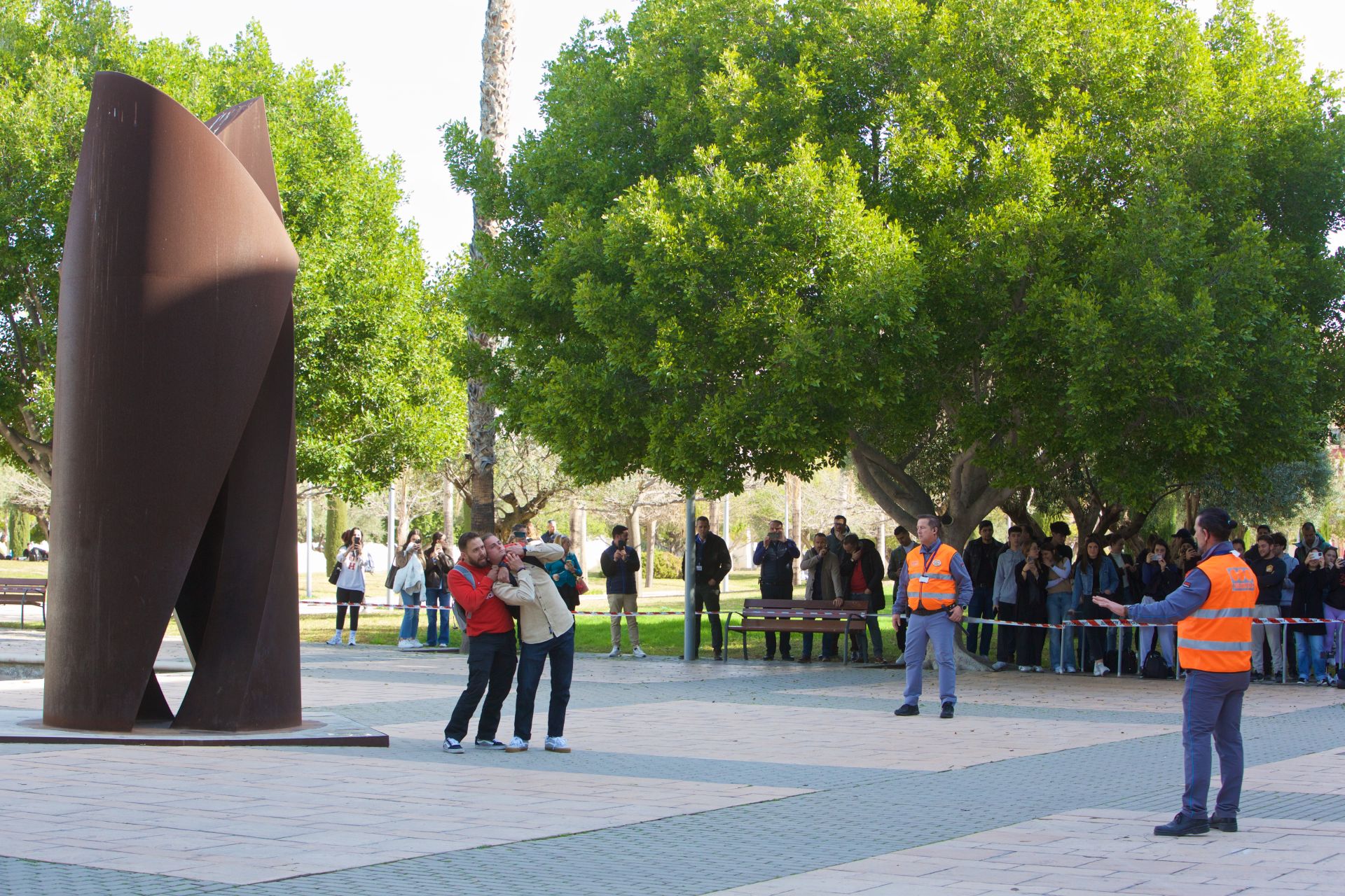 El macrosimulacro de la UA con la Policía Nacional, en imágenes