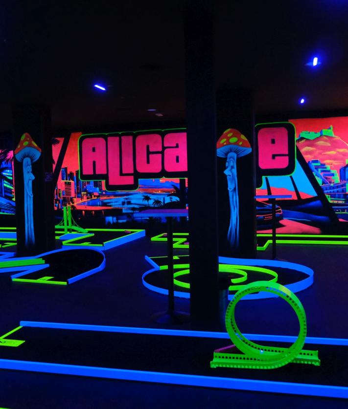 Imagen secundaria 2 - Murales y pistas del Neón Minigolf de Alicante.