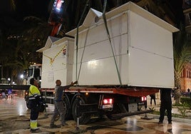 Adiós a los hippies de la Explanada: así ha sido el traslado de las últimas casetas