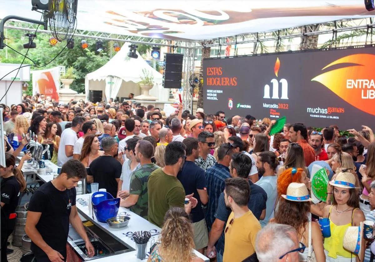El Mercadito de las Hogueras de Alicante recortará los horarios de música en los días de ofrenda