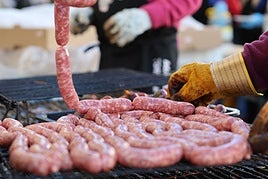 Embutido listo para ser asado en las brasas.