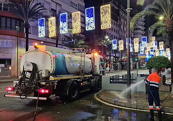 Baldeo de calles después de la Cabalgata de Reyes.