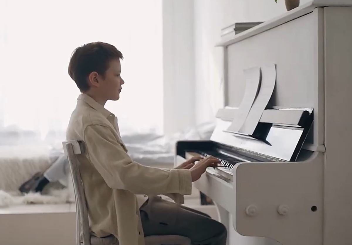 La musicoterapia es el uso de la música en pacientes con fines terapéuticos y de forma profesional.