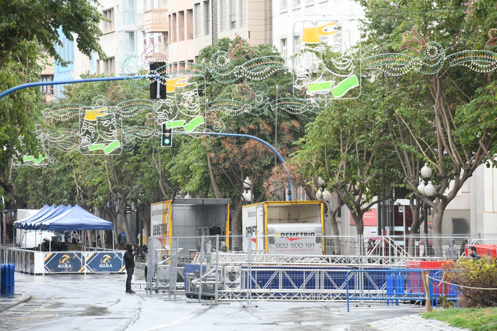 Montaje de los escenarios del carnaval infantil y el Sábado Ramblero.