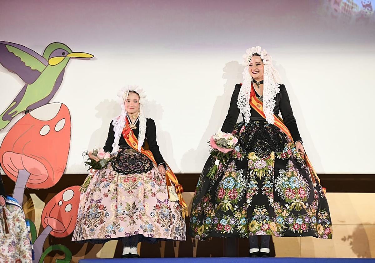 Las belleas Inés Arráez y Laura Pastor durante la proclamación.
