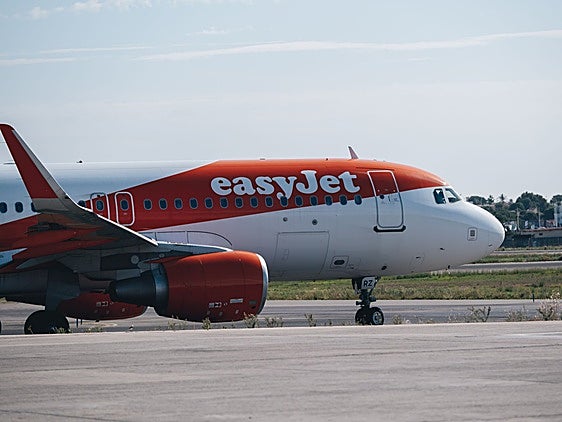 Avión de Easyjet en el aeropuerto de Alicante-Elche.