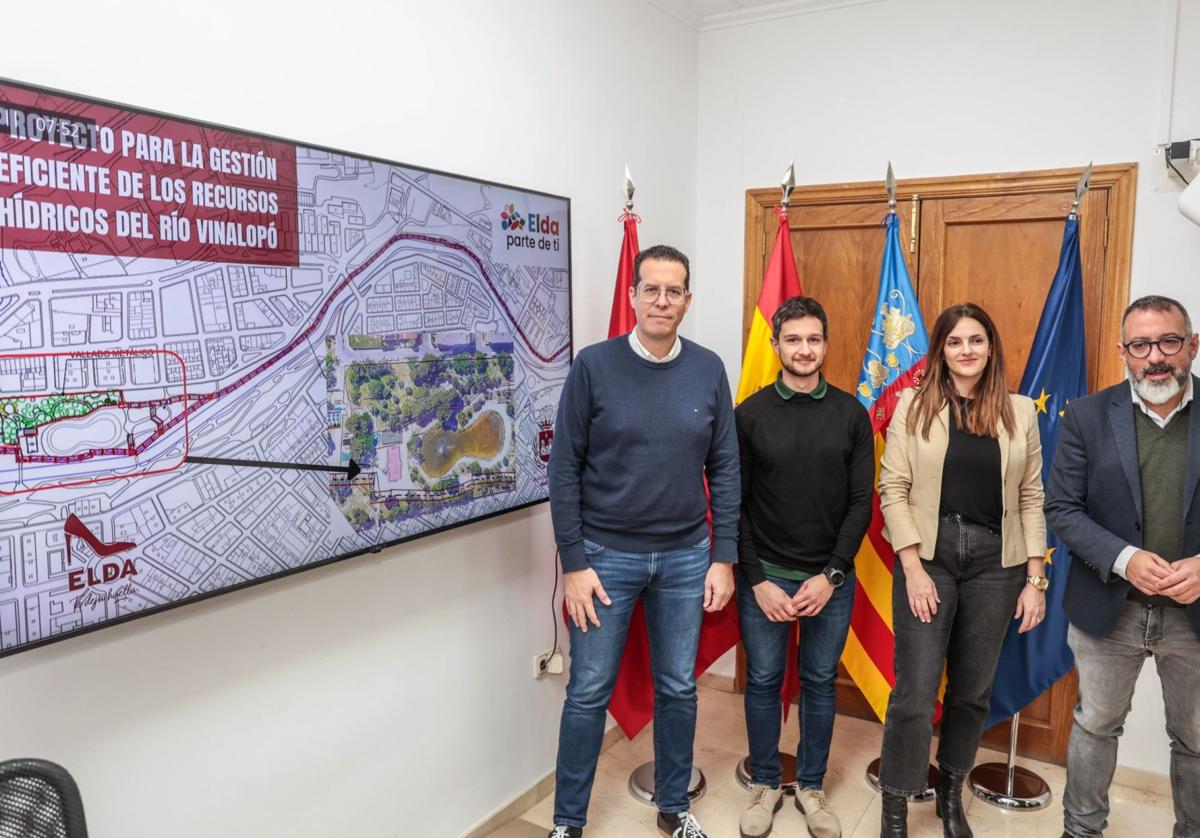 El alcalde de Elda, Rubén Alfaro, con los concejales responsables del proyecto.
