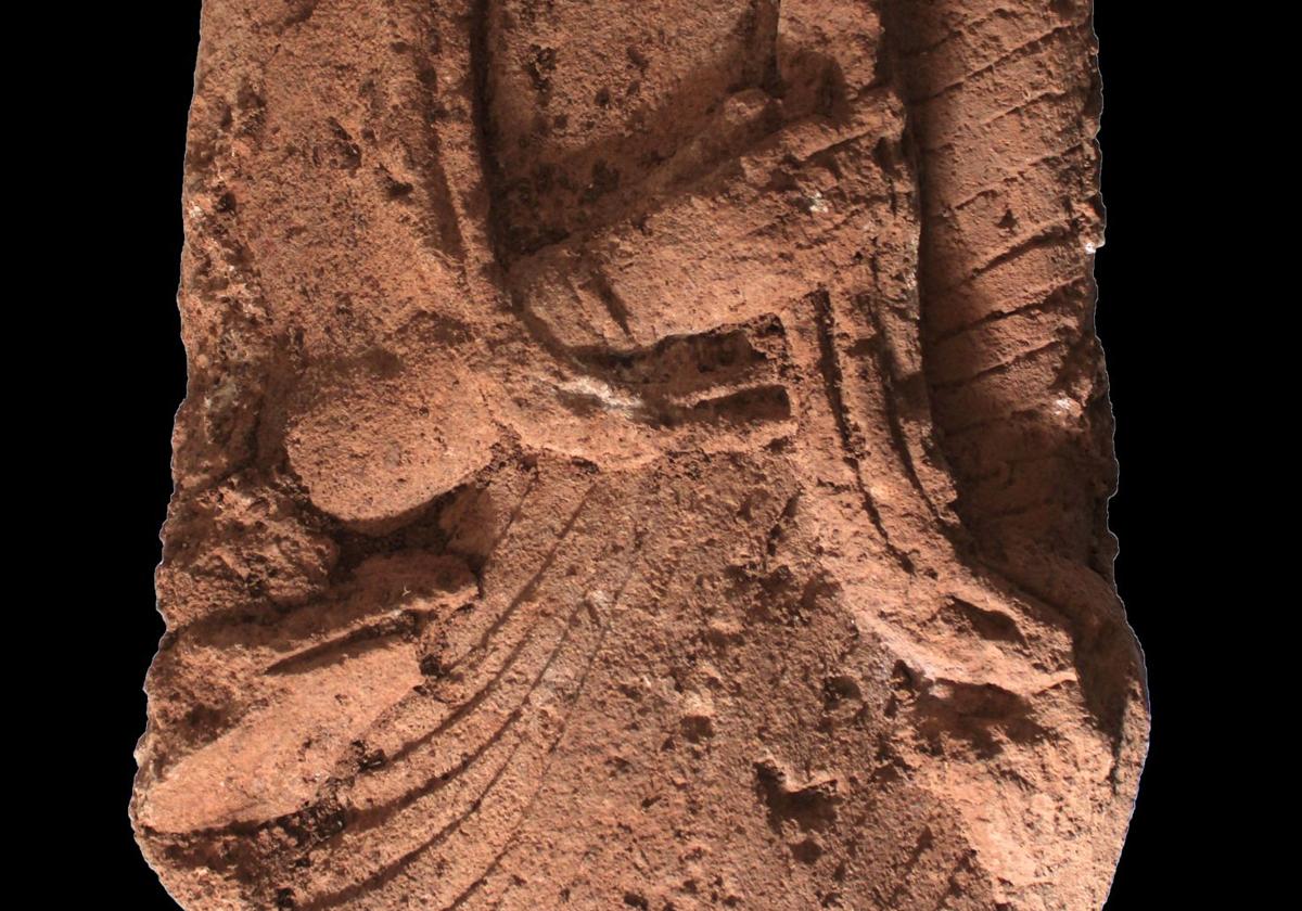 The fragment of the sculpture found.