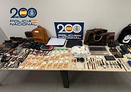 Imagen de los efectos decomisados a la banda.