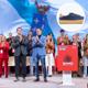 Imagen principal - Pedro Sánchez walks around in these Alicante sneakers