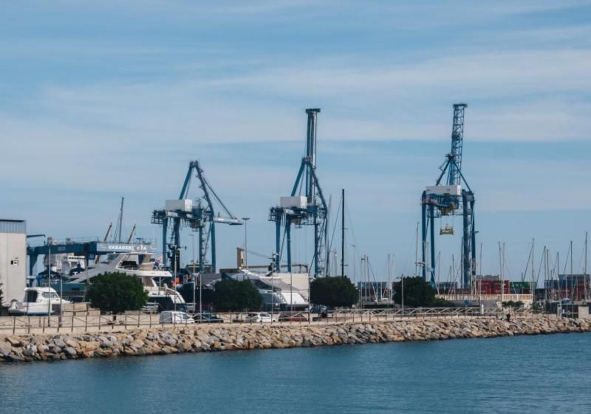 Zona industrial del puerto de Alicante.