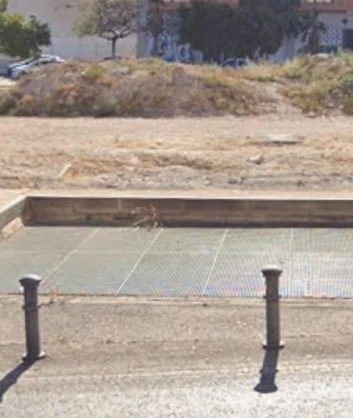 Imagen secundaria 2 - 1. Croquis de las calles por donde sale el agua 2. zona donde podría esta el nuevo imbotnal. 3. El tipo de imbornales que deberían usarse.