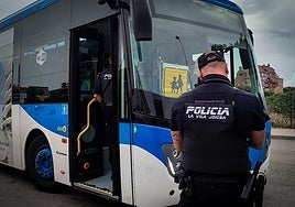 Imagen de archivo de un agente de la Policía Local de La Vila Joiosa