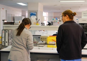 Radiografía al sueldo médico en Alicante: entre 3.600 y 4.700 euros al mes con una quinta parte por guardias