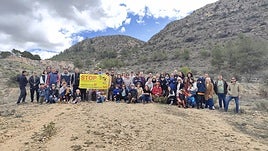 Asistentes a la concentración de este domingo en Elda.