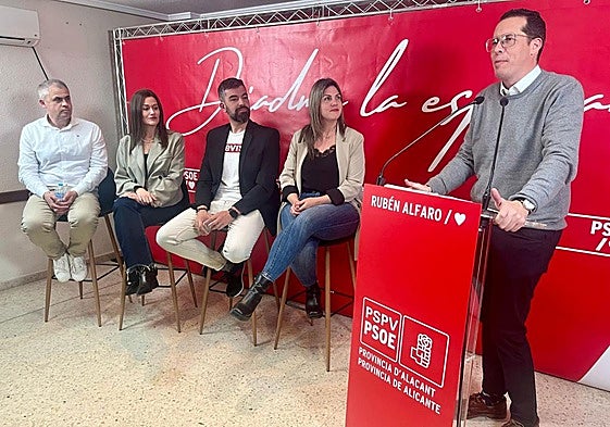 Rubén Alfaro, este miércoles con los compañeros en Sant Joan.