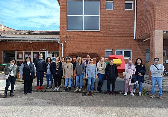 Las familias de estudiantes dependientes en el CEE Raquel Payà de Dénia.