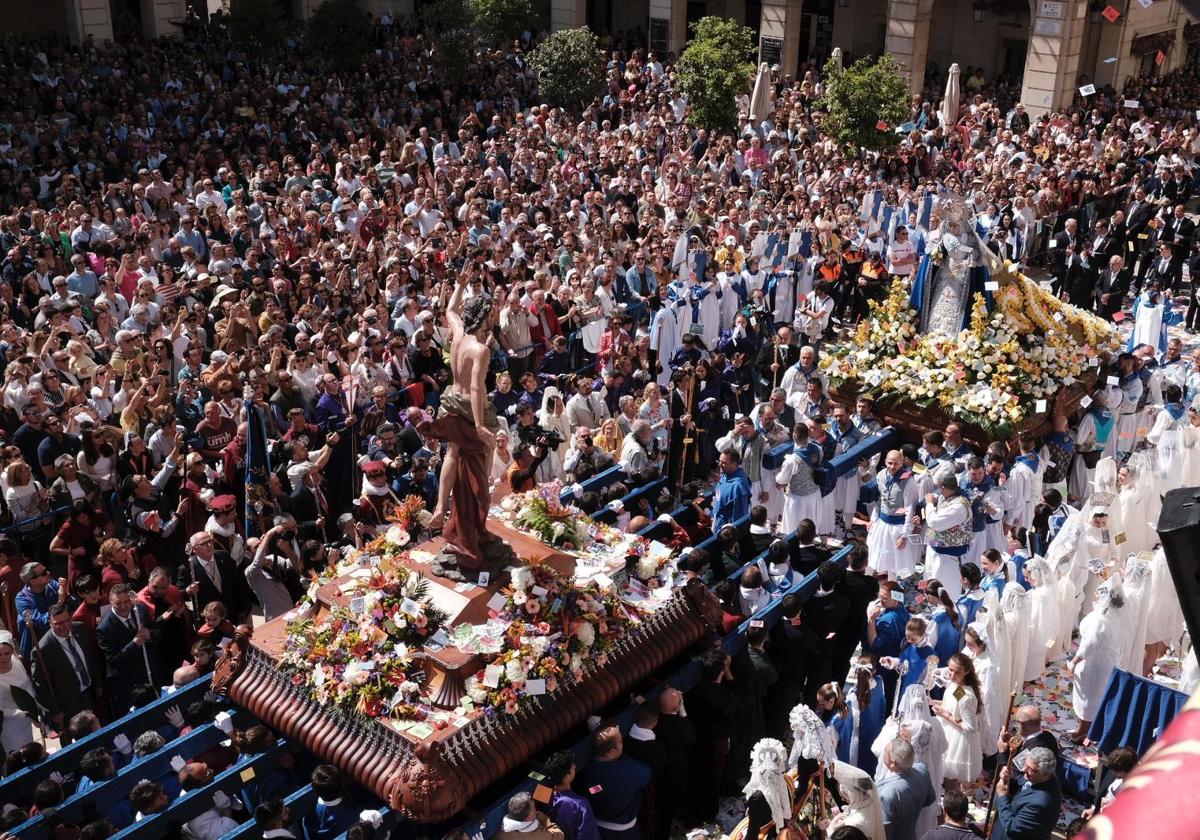 Meeting at the Town Hall square in 2023.