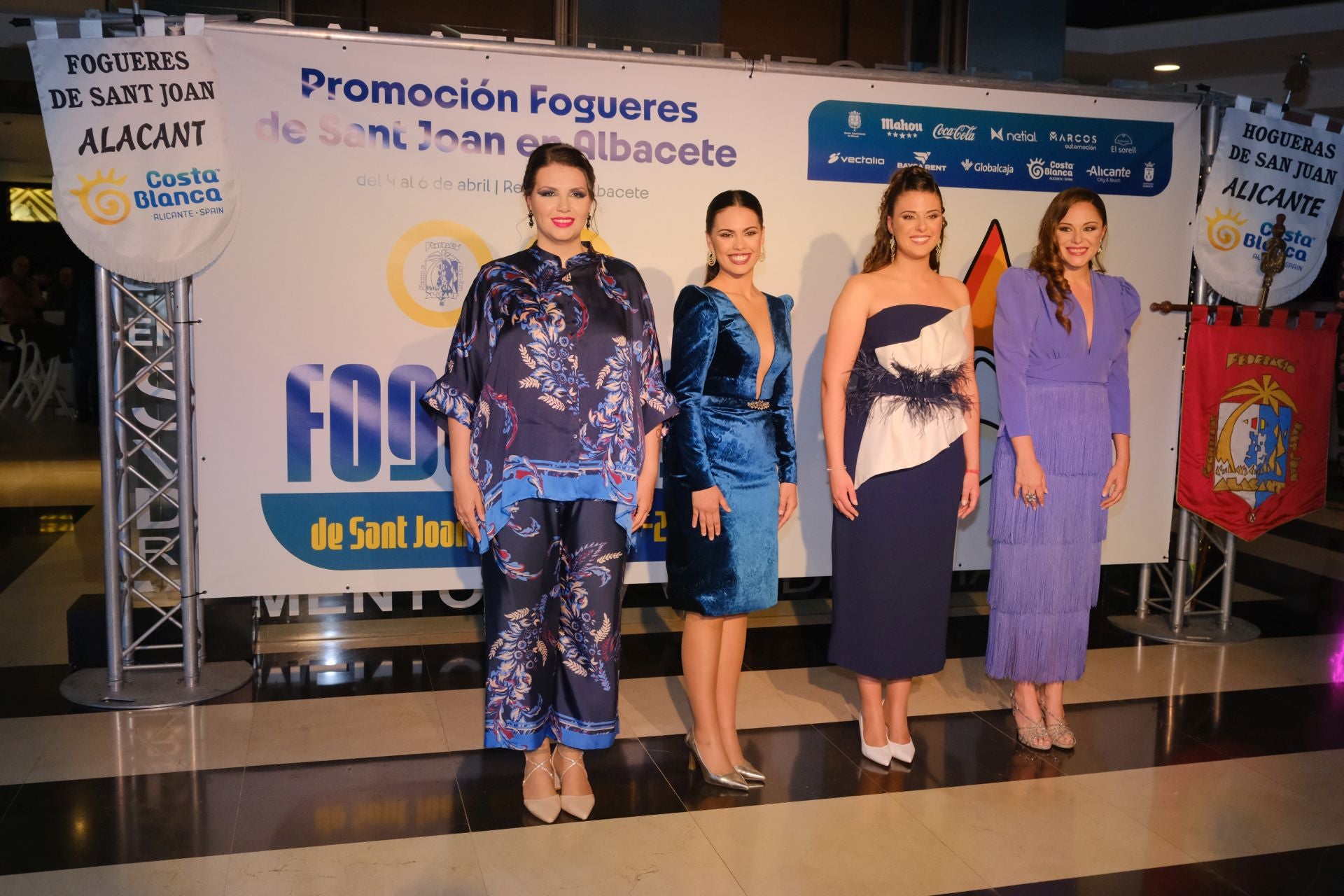 Las candidatas a bellea del foc de Alicante lucen sus mejores galas en Albacete