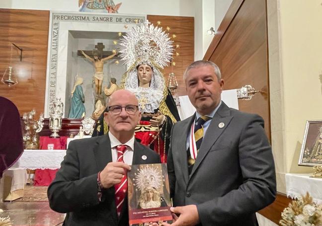 El escritor Luis Miguel Sánchez Moreno presenta 'Una alicantina Marinera Coronada'.