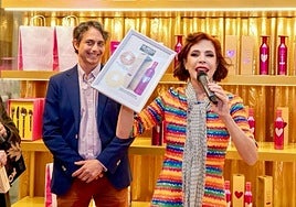 Agatha Ruiz de la Prada, en la presentación de su envase del nuevo aceite de Señorío de Relleu.