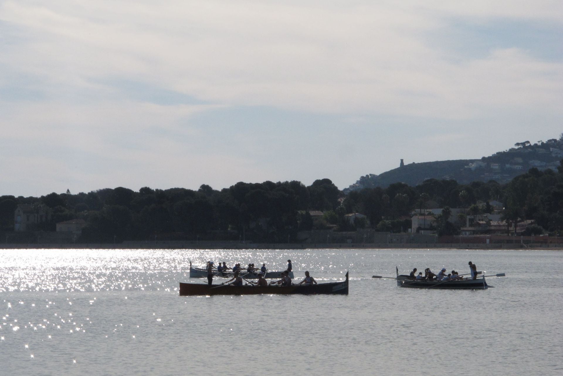 Dénia celebra la novena regata de la Liga Suma de remo de banco fijo