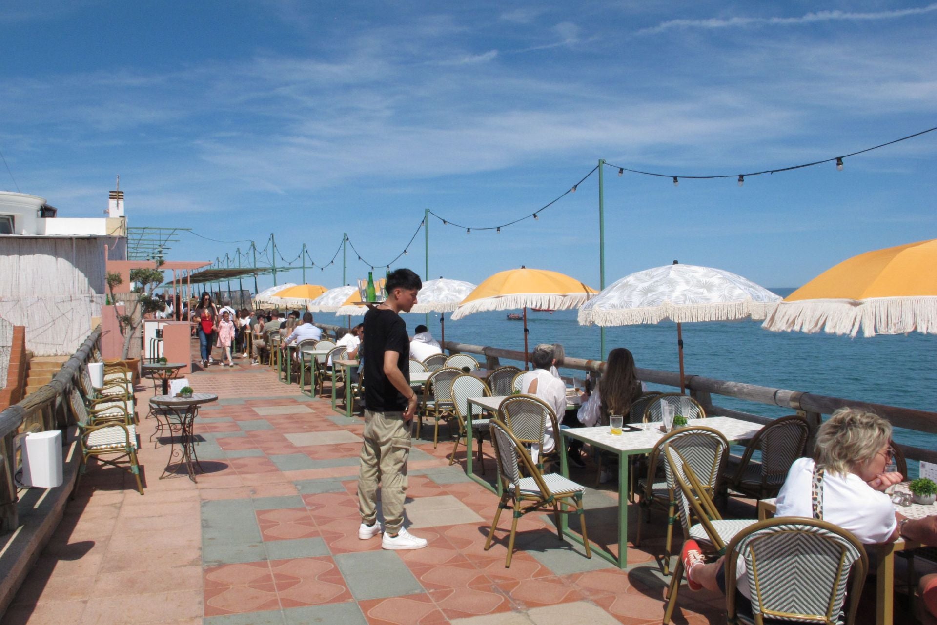 Dénia celebra la novena regata de la Liga Suma de remo de banco fijo