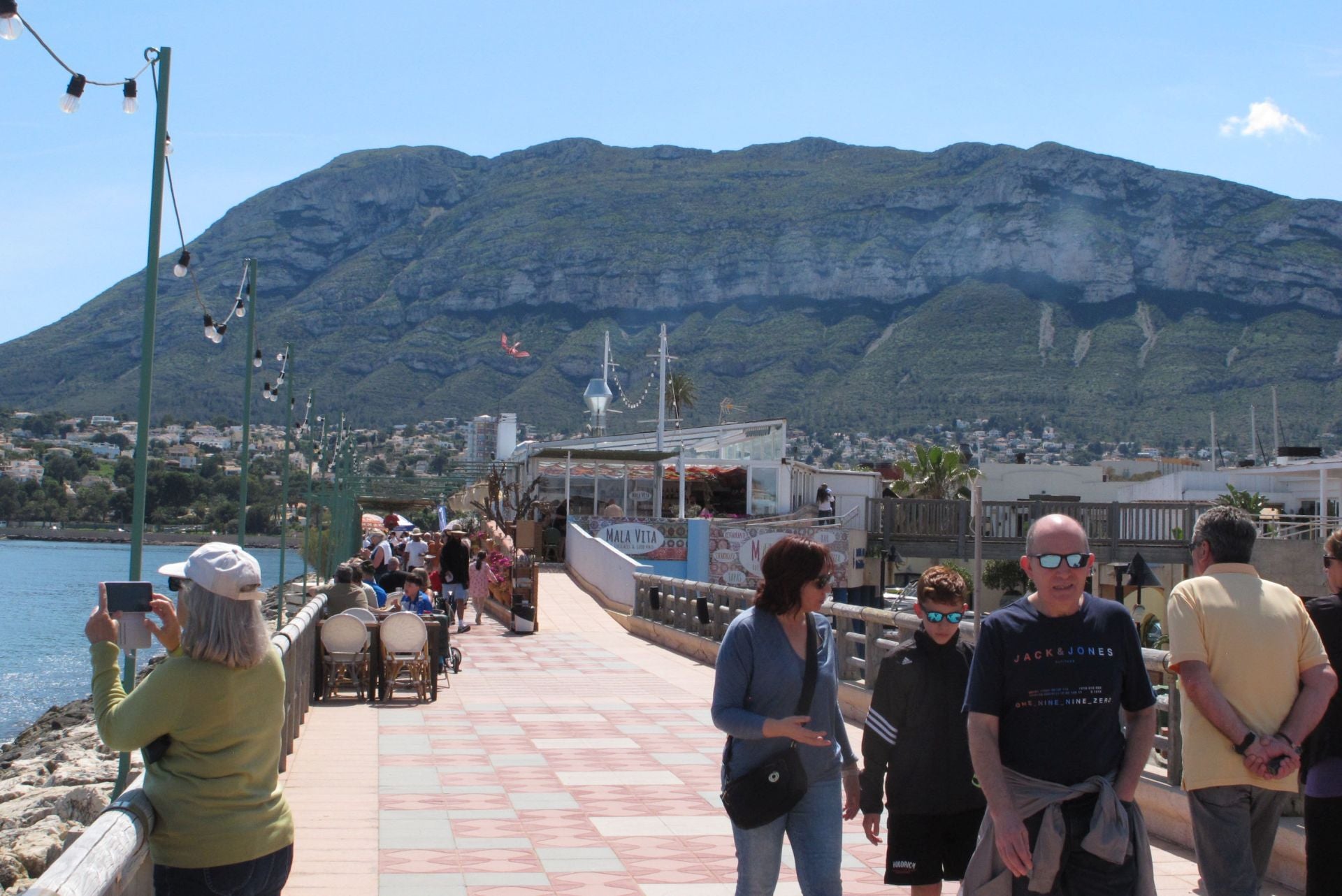 Dénia celebra la novena regata de la Liga Suma de remo de banco fijo