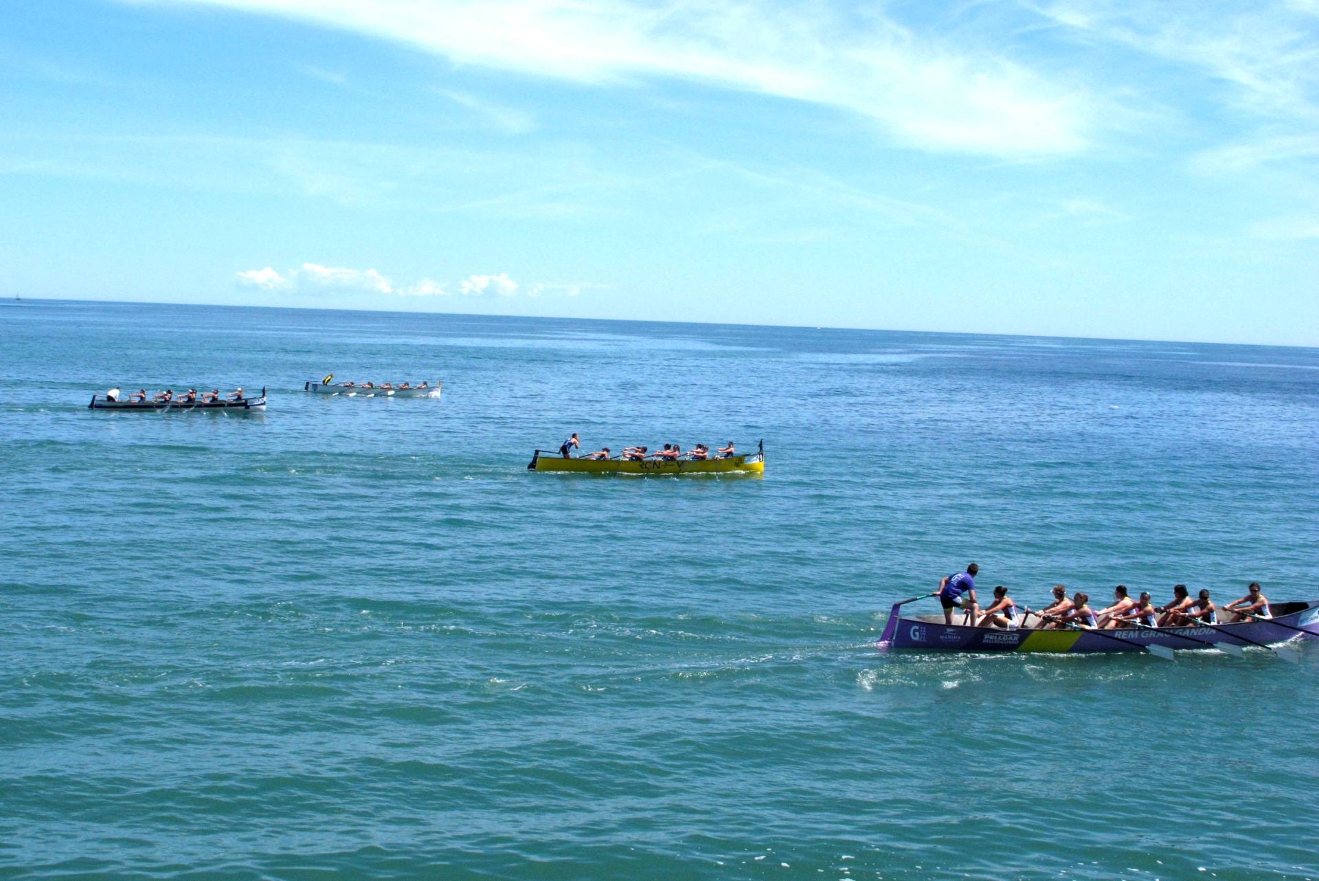 Dénia celebra la novena regata de la Liga Suma de remo de banco fijo