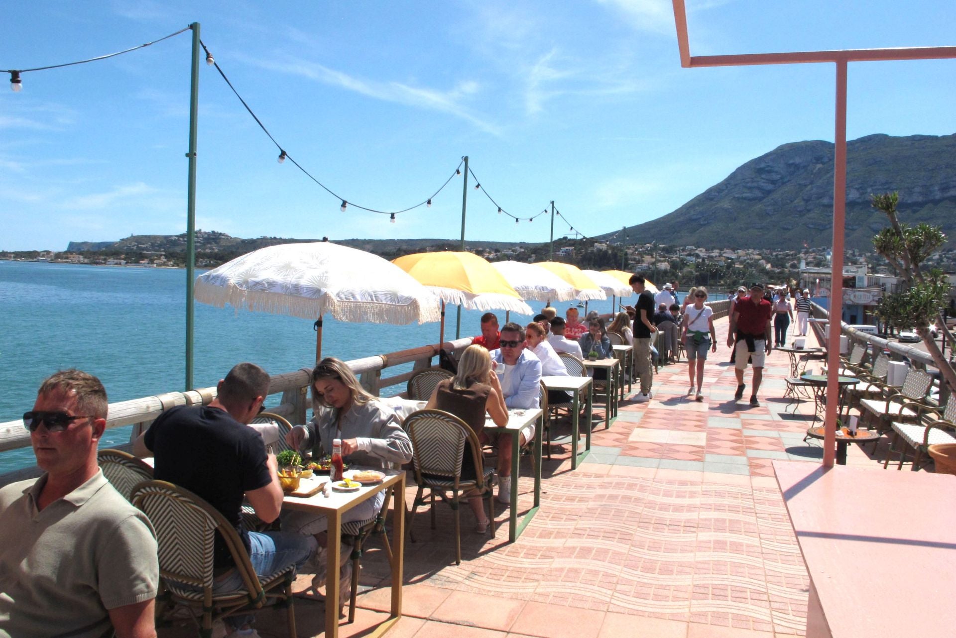 Dénia celebra la novena regata de la Liga Suma de remo de banco fijo