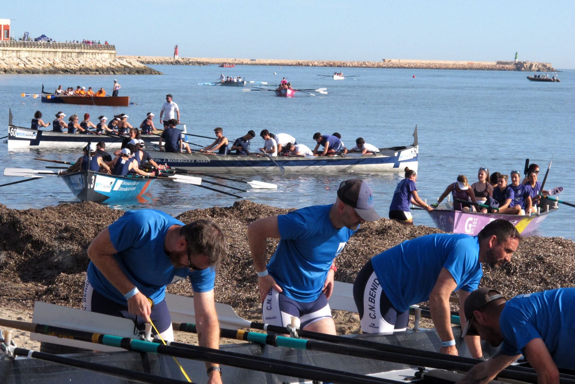 Dénia celebra la novena regata de la Liga Suma de remo de banco fijo
